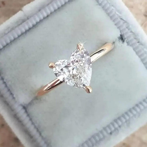 Dünner Ring mit Herz aus Zirkon