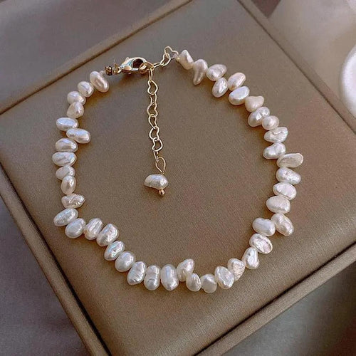 Armband mit Perlen