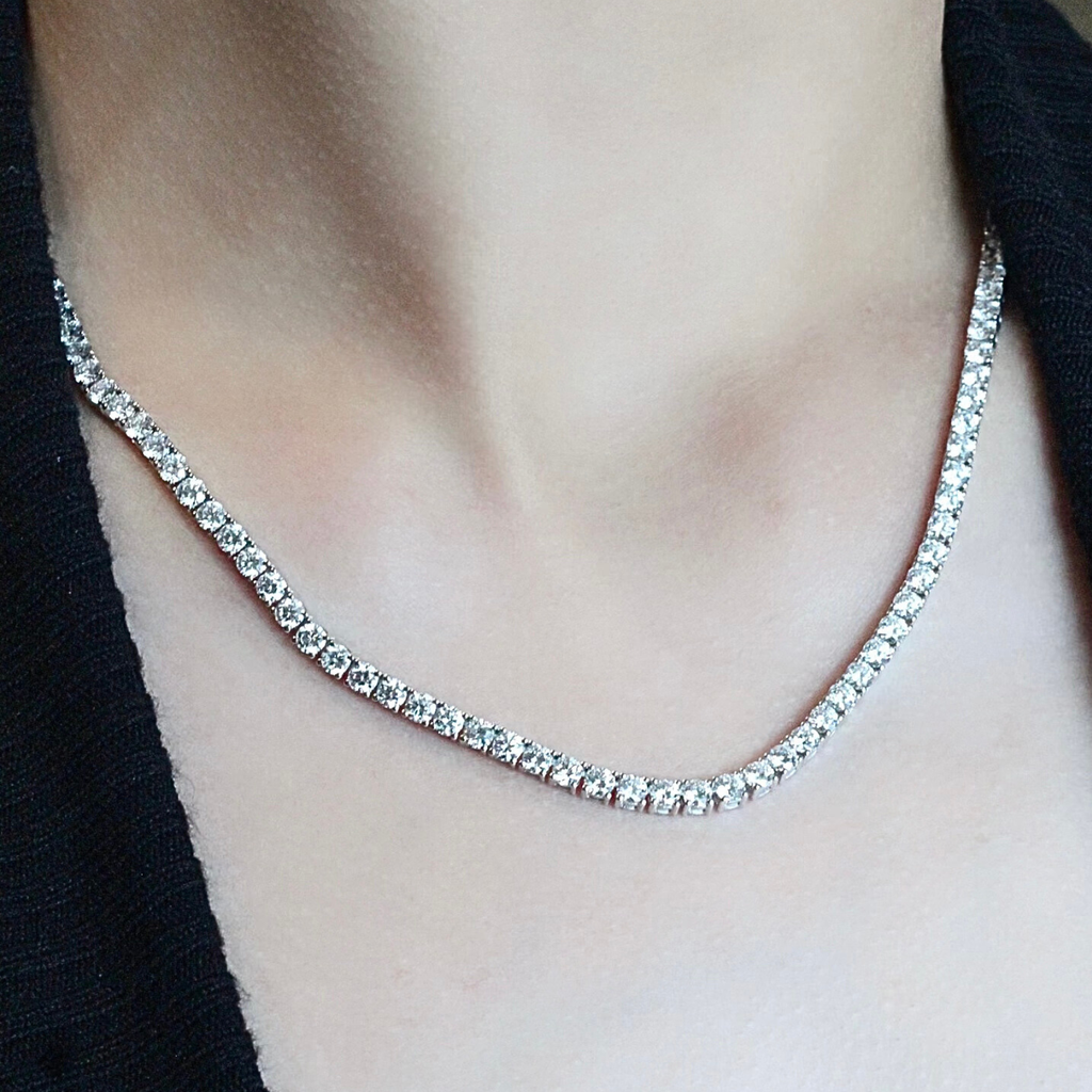 Tenniskette aus Gold